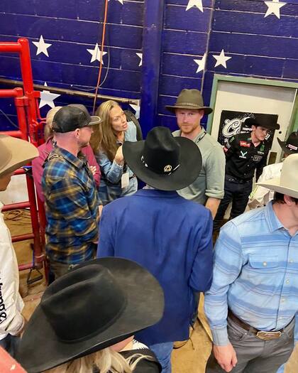 El príncipe Harry en el Stockyards Rodeo en Texas pese a la negativa de Meghan