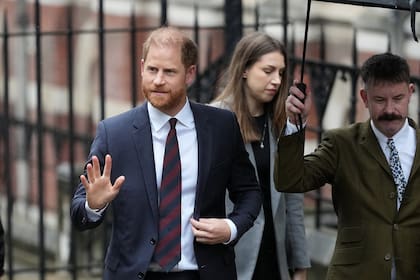 El príncipe Harry es parte de los demandantes que afirman haber sido víctimas de la recopilación ilegal de información por parte del medio inglés