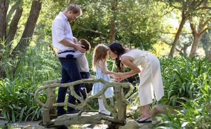 El príncipe Harry, Meghan Markle y sus hijos, Archie, de 7 años, y Lilibet, de 5, viajarán al Reino Unido el próximo mes