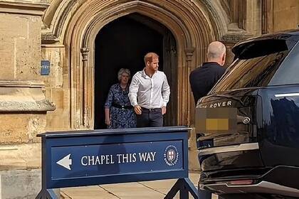 El príncipe Harry rinde homenaje a su abuela en el primer aniversario de su muerte