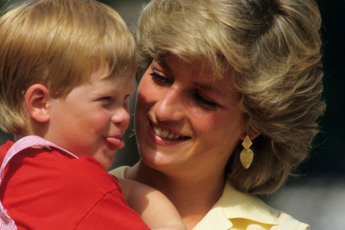 El príncipe Harry y Diana de Gales