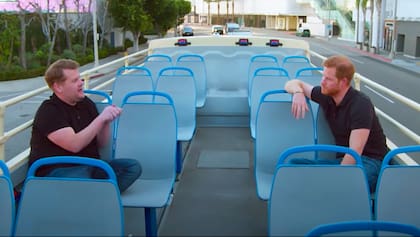 El príncipe Harry y James Corden durante la entrevista