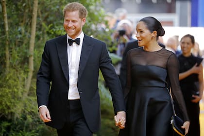 El príncipe Harry y su esposa, Meghan llegan al estreno europeo de la película El Rey León en Londres, en 2019