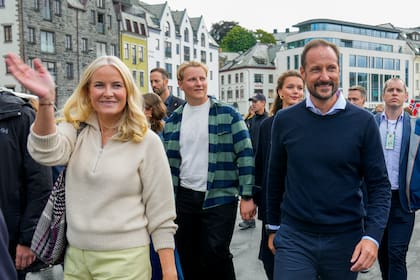 El príncipe heredero de Noruega, Haakon y la princesa heredera Mette-Marit, en Alesund, Noruega, el viernes 30 de agosto de 2024