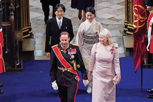 El Príncipe Heredero Haakon y la Princesa Heredera Mette-Marit de la Corona Noruega llegan para la ceremonia de coronación del Rey Carlos III y la Reina Camilla en la Abadía de Westminster.