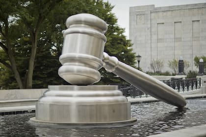 El procedimiento de sentencia exige que el jurado encuentre de manera unánime al menos un factor agravante probado más allá de toda duda razonable