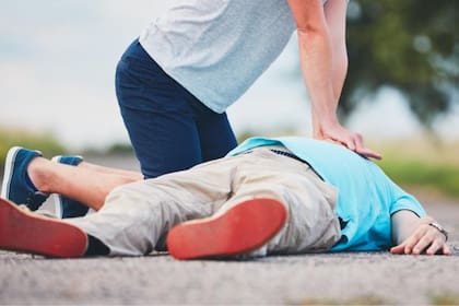 El procedimiento puede causar, además de rotura de costillas, sangrado interno, y daño en los pulmones, graves problemas neurológicos