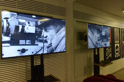El proceso creativo del cineasta se puede descubrir a través de sus guiones, dibujos originales y bocetos