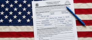 Demandan al Uscis por una regla que podría afectar a 444 mil personas