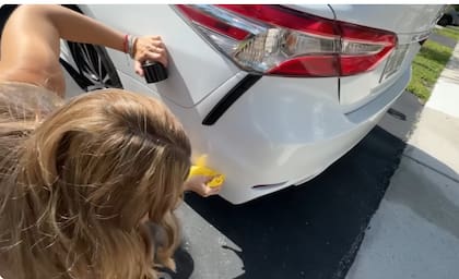 El proceso desde que comenzó a limpiar el auto hasta que lo aceptaron le tomó dos horas