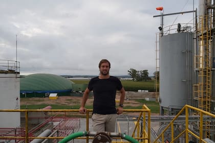 El productor cordobés Andrés Aguilar Benítez en la planta de alcohol que produce seis millones de litros anuales, en el norte de Córdoba
