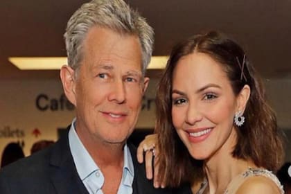El productor discográfico canadiense David Foster y su esposa Katherine McPhee son la nueva pareja de amigos íntimos de Harry y Meghan. Algunos medios señalan a Foster como "el padre sustituto" del príncipe. Ella es amiga de Meghan desde el colegio