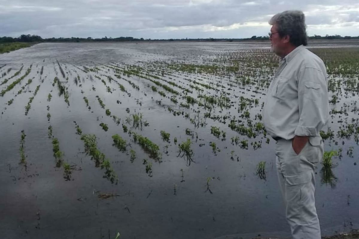 El productor Ernesto "Lalo" Iván, uno de los afectados por las inundaciones