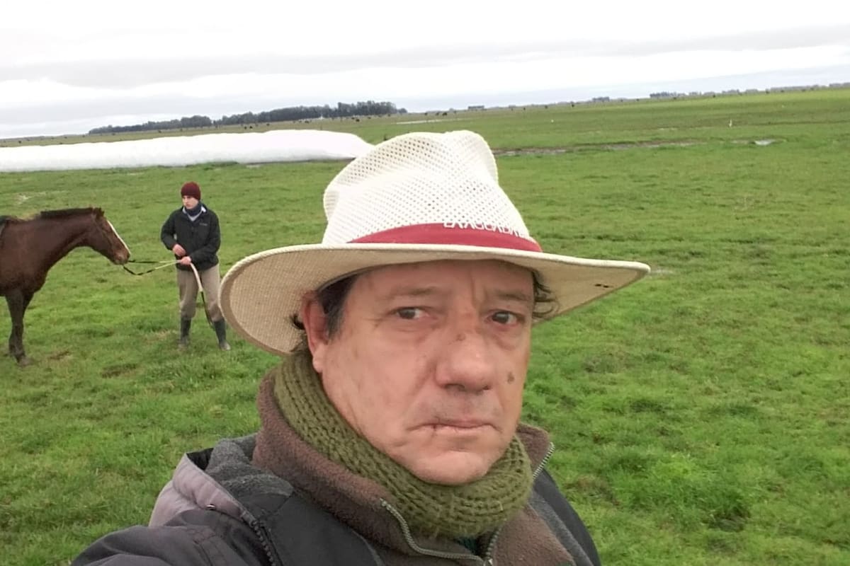 El productor Federico Schildknecht en su campo en el partido bonaerense de Ayacucho, donde viene sufriendo robos de hacienda desde agosto del 2021