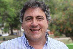 El productor Francisco Paoltroni, que hace sorteos para pagar de su bolsillo facturas de luz a 10 familias de Formosa