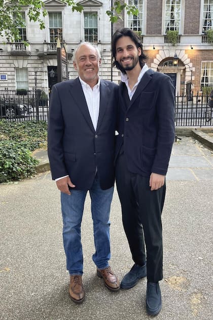 El productor junto a su nieto Franco Yan, hijo de Romina Yan.