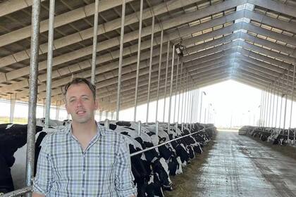 El productor Nicolás Fissore en el Establecimiento Don Alfredo, el tambo familiar ubicado en Córdoba