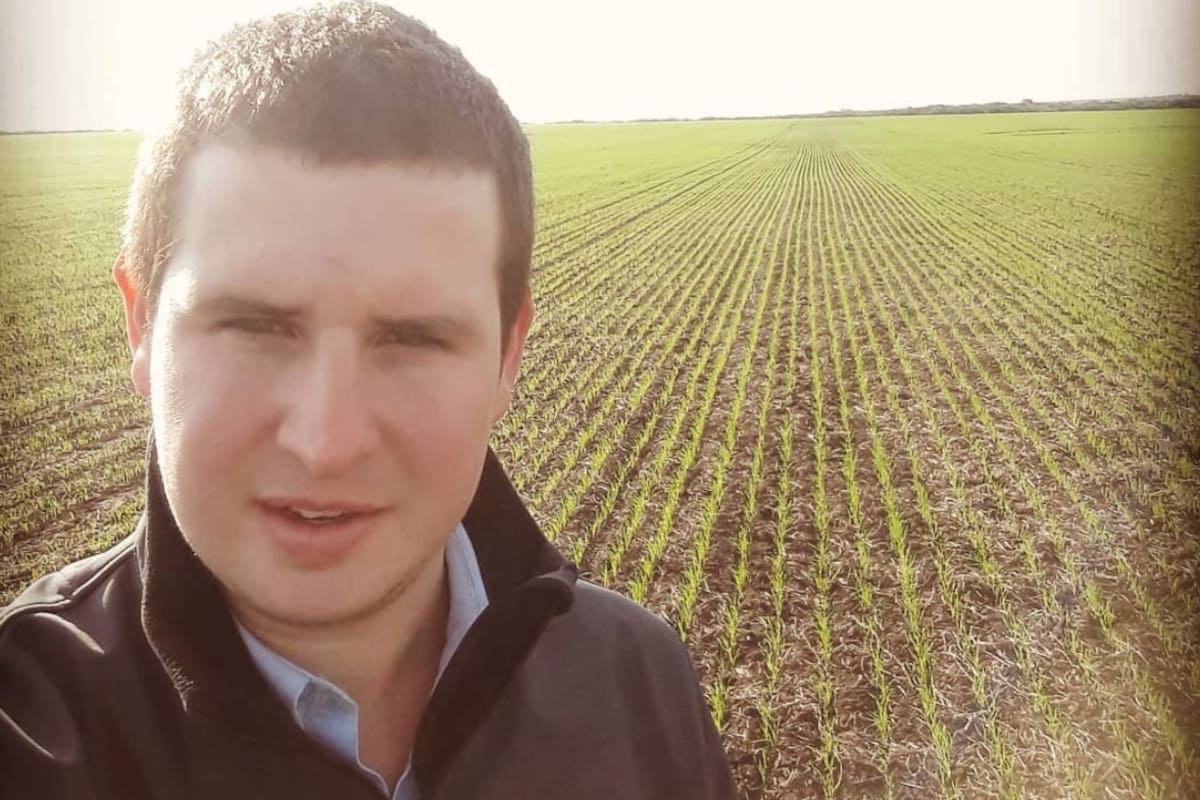 El productor Pedro Giebert en su campo familiar, cercano a la localidad entrerriana de Santa Elena