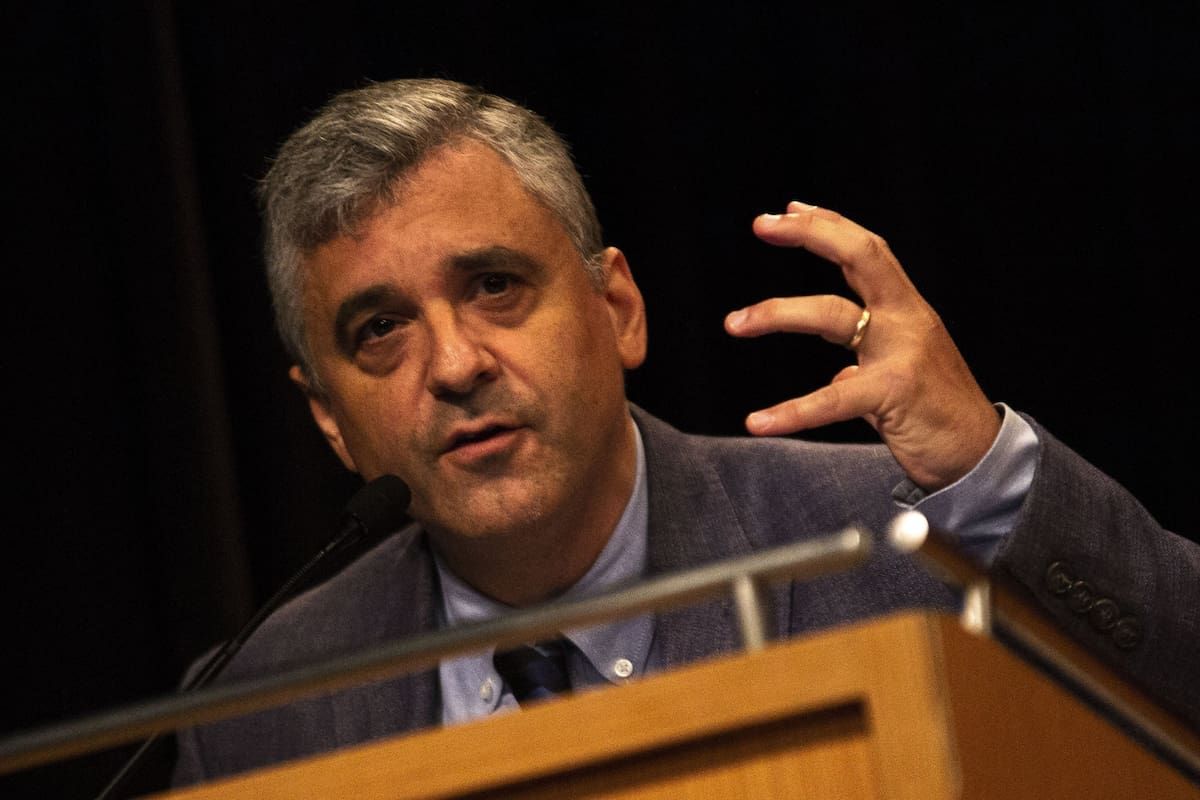 El profesor de Harvard, que estudió el ascenso de Trump y la crisis del sistema de representación en el mundo, dice que nuestro país es un "caso extraño" de consenso democrático e inestabilidad económica