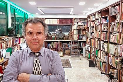 El profesor Juan Antonio Lázara dirige el área de Letras, Patrimonio, Radio y TV del Fondo Nacional de las Artes