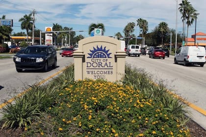 El programa 287(g), impulsado en la era Trump, podría habilitar a la policía de Doral a detener indocumentados durante operativos locales