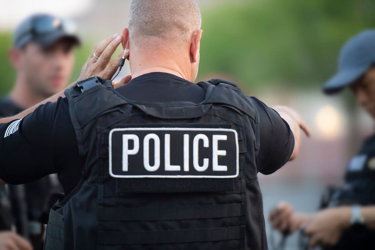 El programa 287(g) permite a ICE la colaboración con los socios policiales estatales y locales