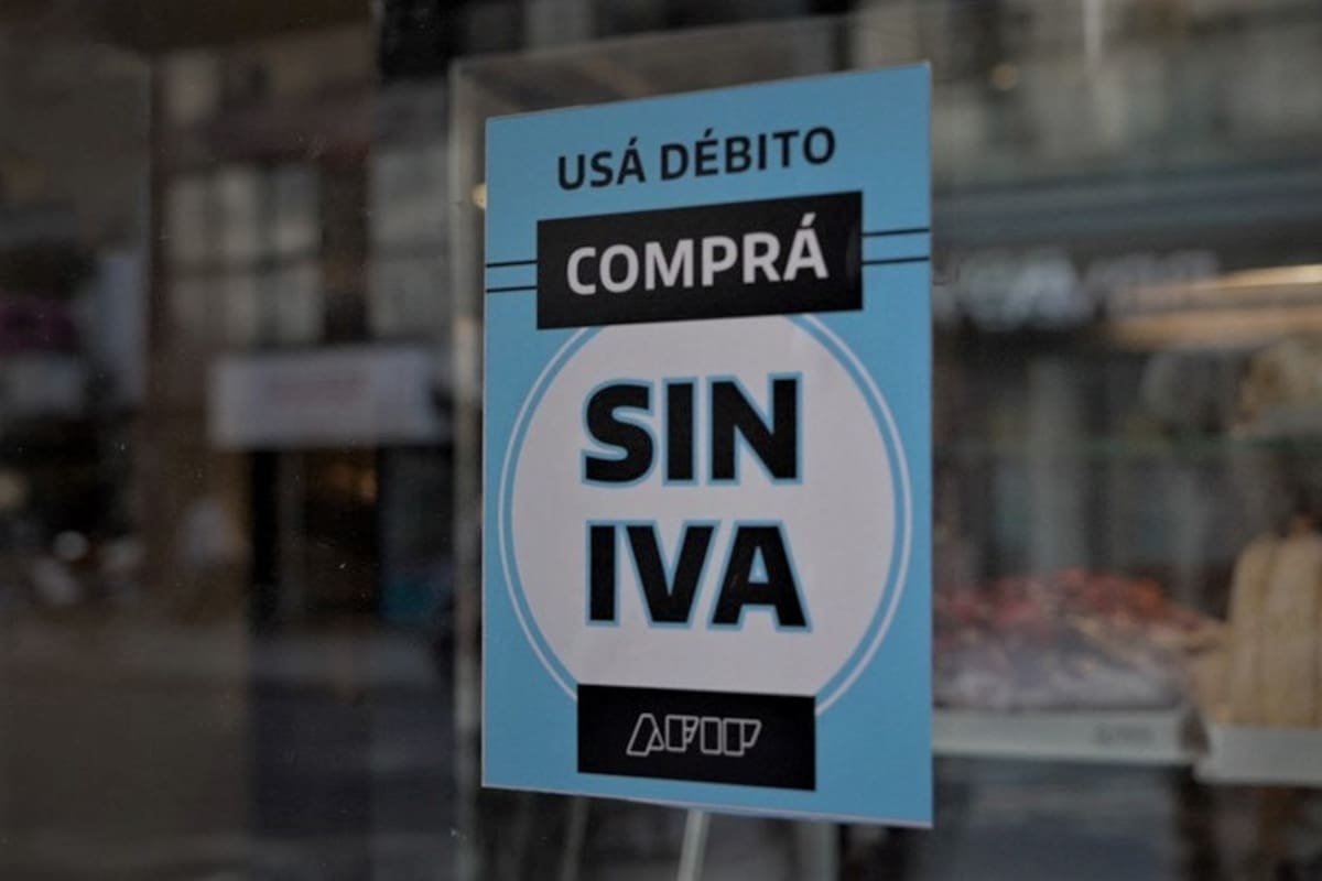 El programa consistía en reintegrar el 21 por ciento del Impuesto al Valor Agregado a quienes cumplan determinados requisitos y realicen sus compras de productos de la canasta básica a través de tarjeta de débito para incentivar el consumo al mismo tiempo que subía la inflación