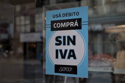 El programa consistía en reintegrar el 21 por ciento del Impuesto al Valor Agregado a quienes cumplan determinados requisitos y realicen sus compras de productos de la canasta básica a través de tarjeta de débito para incentivar el consumo al mismo tiempo que subía la inflación