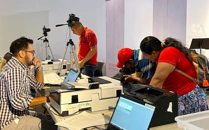 El programa Consulado Sobre Ruedas fue creado para llevar servicios de documentación a mexicanos en el extranjero