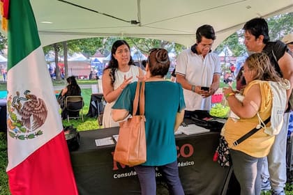 El programa Consulado Sobre Ruedas se pone en marcha para llevar servicios de documentación a mexicanos en el extranjero (X/@ConsulMexCho)