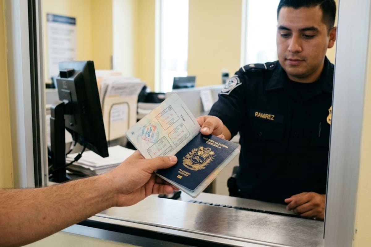 El Programa de Enlace con Transportistas de la CBP informó el 1° de octubre que la agencia deja de sellar pasaportes para quienes ingresen con el Formulario I-94
