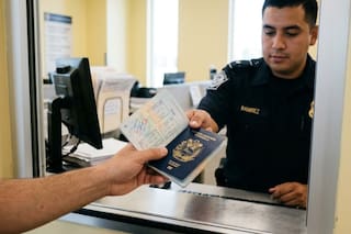 La CBP ya no sella el pasaporte a quienes ingresen por la frontera de EE.UU. con el formulario I-94