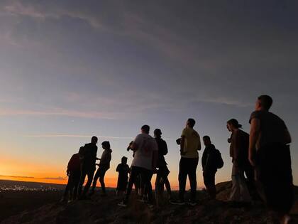 El programa de "La caminata de las estrellas" comienza al atardecer en Villa Yacanto.
