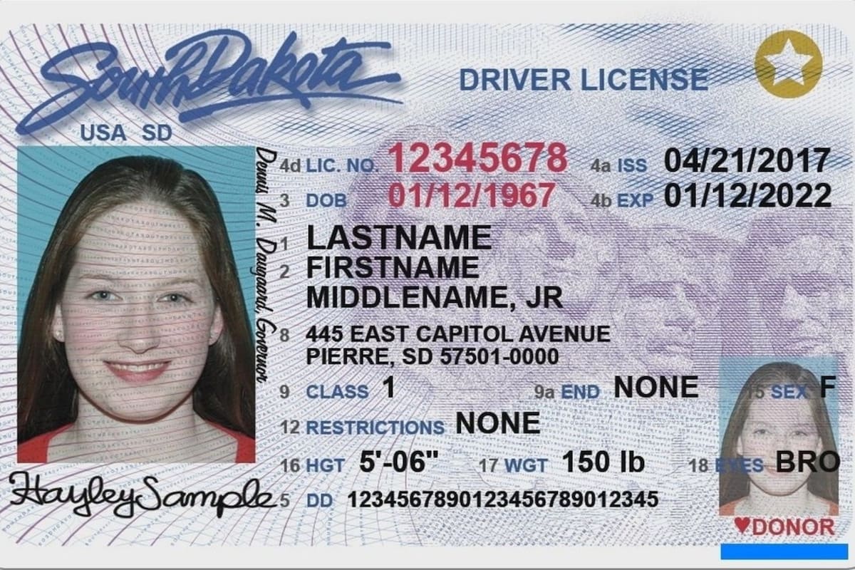 El Programa de Licencias de Conducir de Dakota del Sur comenzó a emitir licencias y tarjetas de identificación que cumplen con la ley Real ID en diciembre de 2009