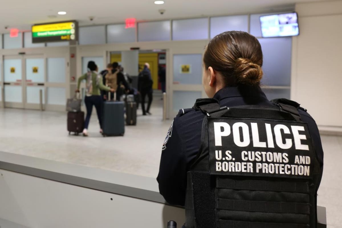 El programa de parole humanitario de la Administración de Joe Biden se reanuda en medio de denuncias por fraude