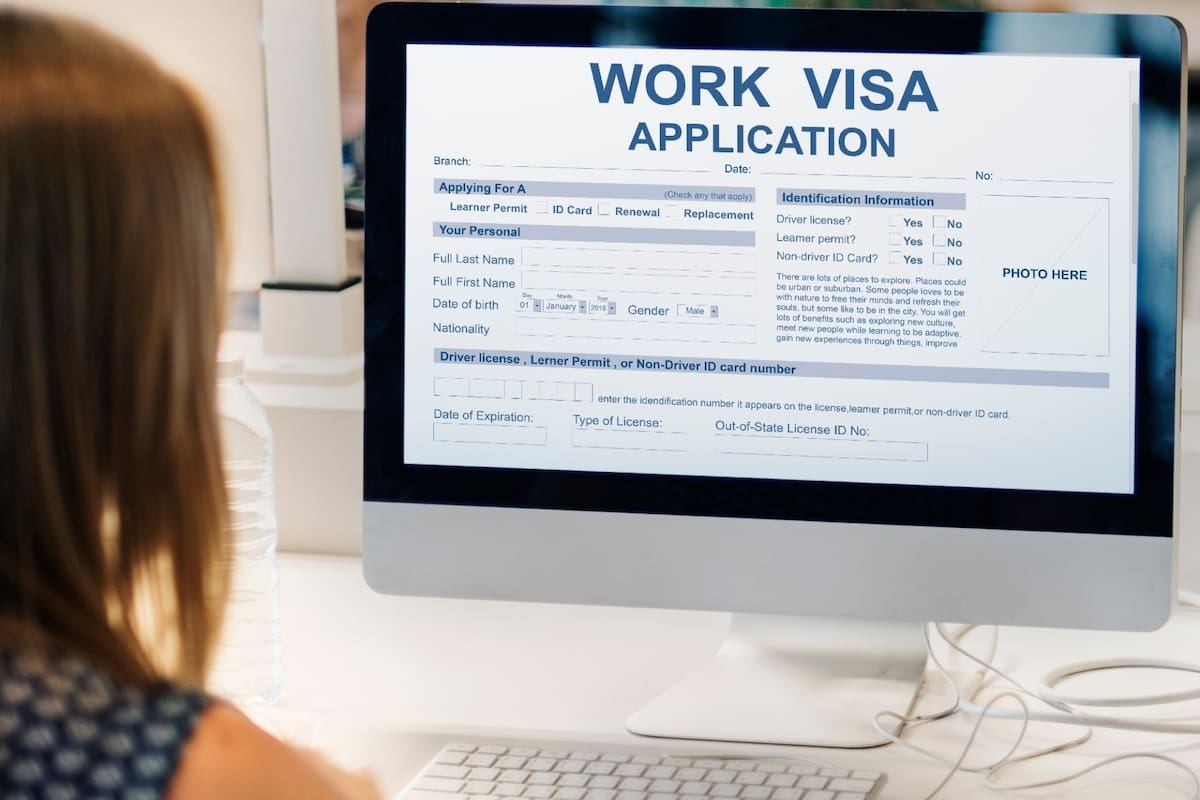 El programa de Visas H-1B, que comenzó a aceptar solicitudes este 4 de marzo, permite a las empresas en EE.UU. emplear temporalmente a trabajadores extranjeros en ocupaciones especializadas