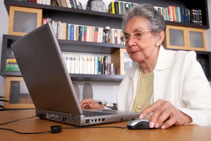 El programa Mi compu permite que los jubilados acceden a un equipo tecnológico