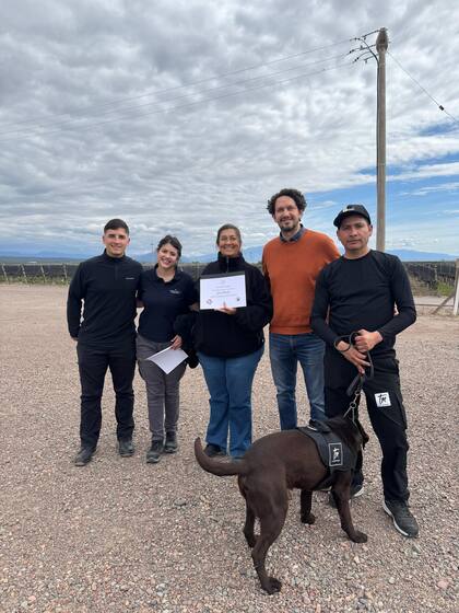 El programa Natinga utiliza el olfato canino para identificar contaminantes invisibles en barricas e instalaciones