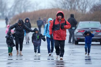 el programa otorgaba una cantidad semanal de alrededor de US$350 para una familia de cuatro personas