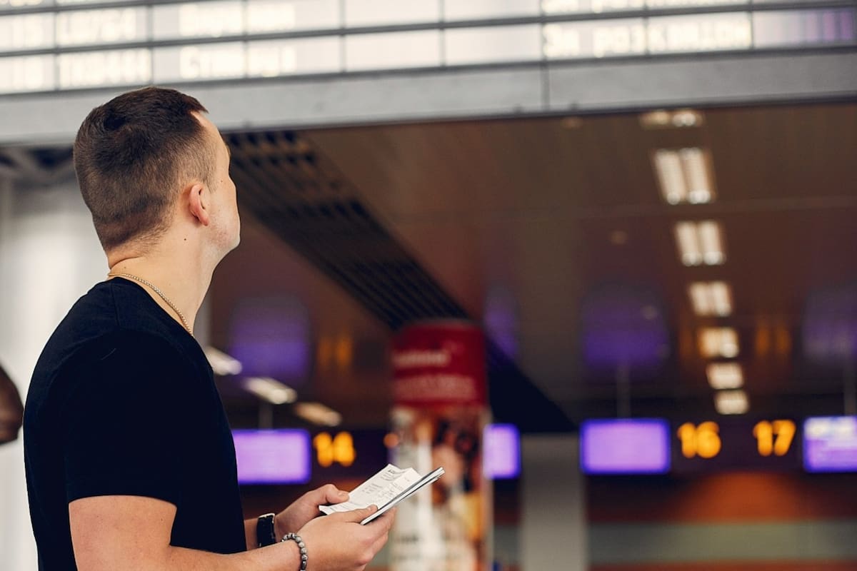 El programa permite a los ciudadanos elegibles de países designados viajar a EE.UU. por turismo o negocios sin obtener primero una visa