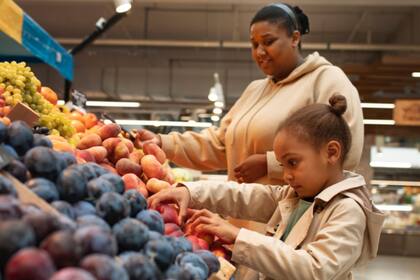 El programa SUN Bucks ofrece hasta US$120 a las familias de 35 estados para comprar alimentos para los niños