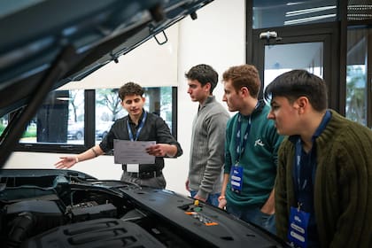 El programa también busca acompañar a los jóvenes en su ingreso al mercado laboral tecnológico.