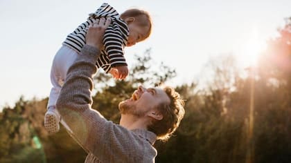 El progreso de Suecia en el fomento de estos permisos para los nuevos padres debe verse en el contexto de su política