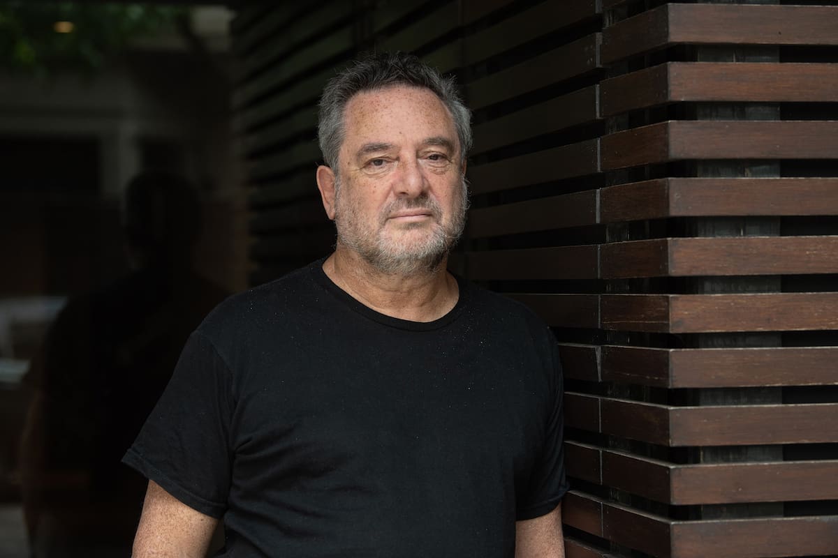 El prolífico escritor, ganador del Premio Nacional de Novela por El absoluto, acaba de publicar un nuevo libro que conjuga erotismo, exotismo y humor