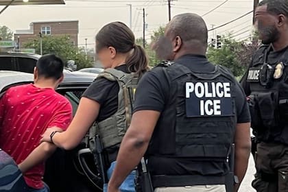 El promedio de detención para inmigrantes no criminales aumentó a 60 días durante el gobierno de Trump, según el DHS