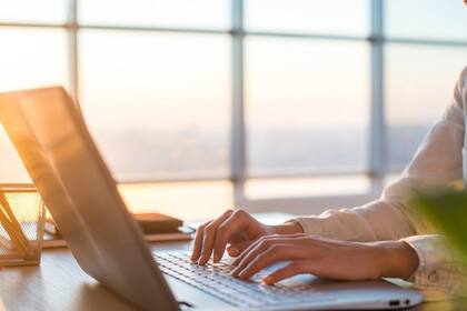 El promedio de escritura en el teclado de computadora es de 52 palabras por minuto.