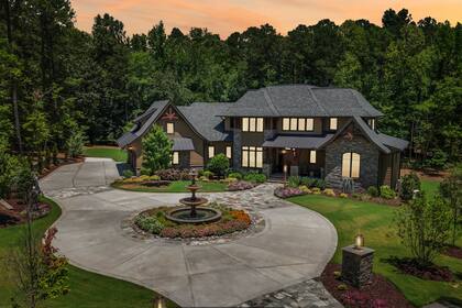 El propietario se enteró por una llamada de la empresa de su asociación de propietarios, que le preguntaron si había vendido con éxito el hogar