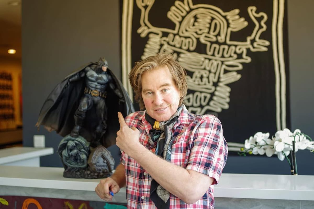 El protagonista de Batman Forever falleció el martes 1° de abril de 2025 en Los Ángeles (Foto: Instagram @valkilmerofficial)