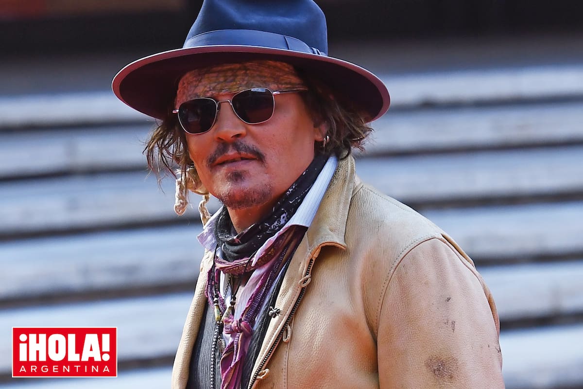 El protagonista de Piratas del Caribe se suma a las celebridades que crean pinturas animadas y las venden en subastas online.