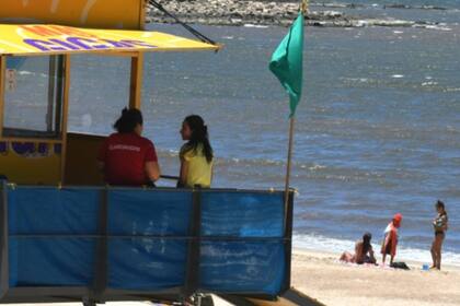 El protocolo de los guardavidas de la capital uruguaya para esta temporada estipula que, en este contexto de pandemia, la reanimación cardiopulmonar se limitará al masaje cardíaco